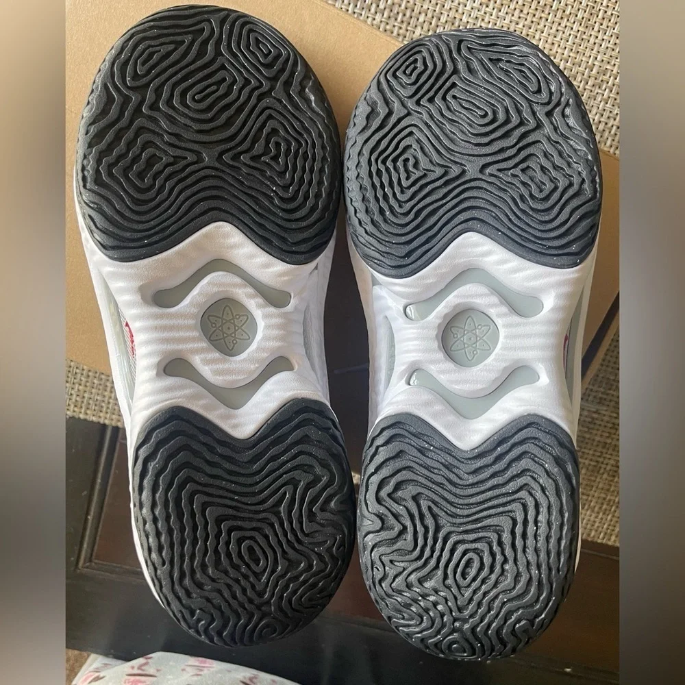 NIKE COSMIC UNITY 3